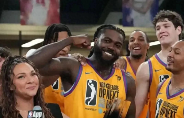 NBA Rockets đạt hợp đồng hai c
